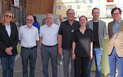 Gruppenbild: Jubiläumsfeier zum zehnjährigen Bestehen der Therapeutischen Wohngruppe Papillon